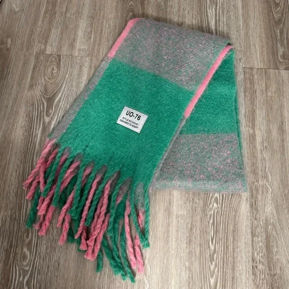 UO Check Scarf - Picture 1 of 5